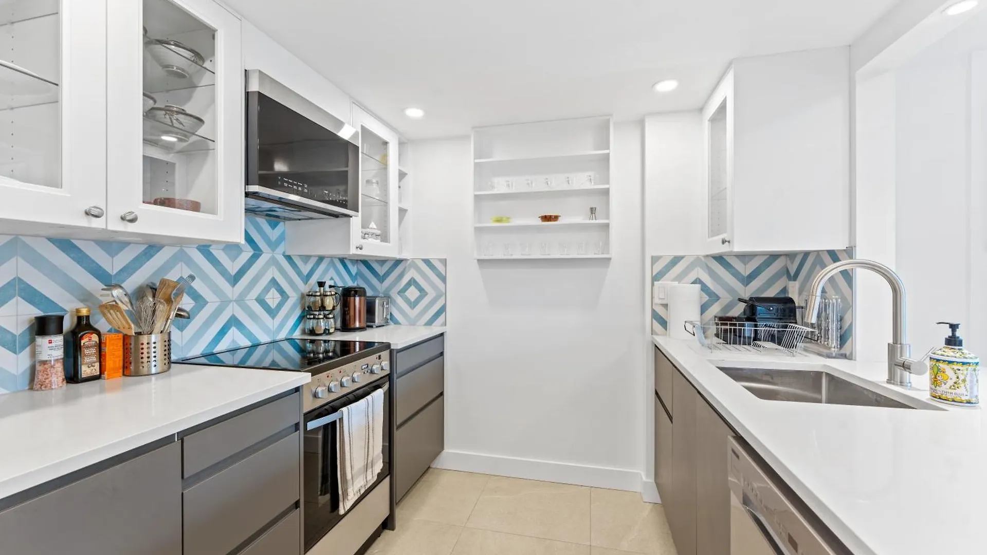 Your Dream Urban Oasis 2 Bedroom Apartment Minutes From Bc Place Ванкувер 0*,  Канада
